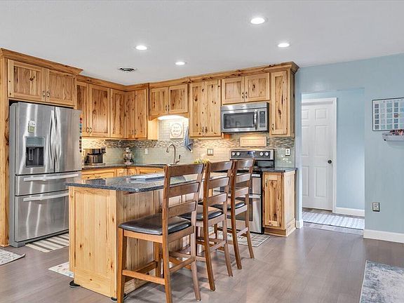 5th image of 102 Falcon Ridge Rd