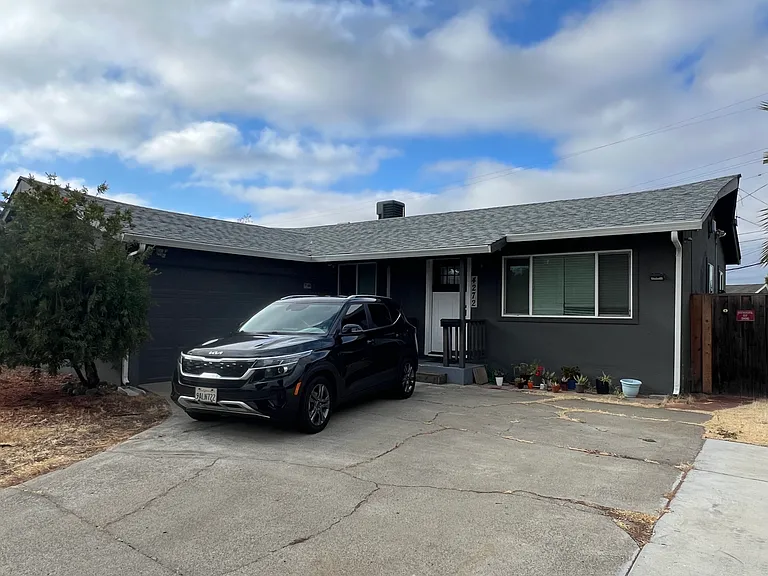 4272 Armand Dr — Photo 1