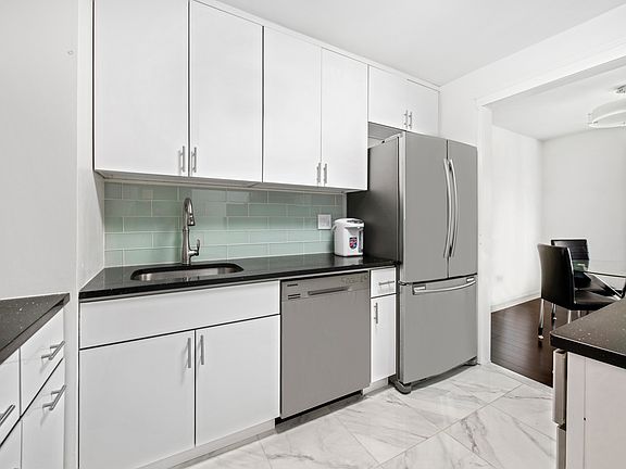 3rd image of 299 Pearl St #L4