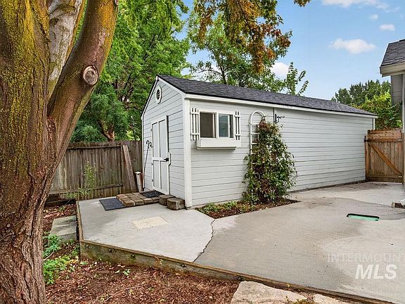3rd image of 2239 N Carissa Pl