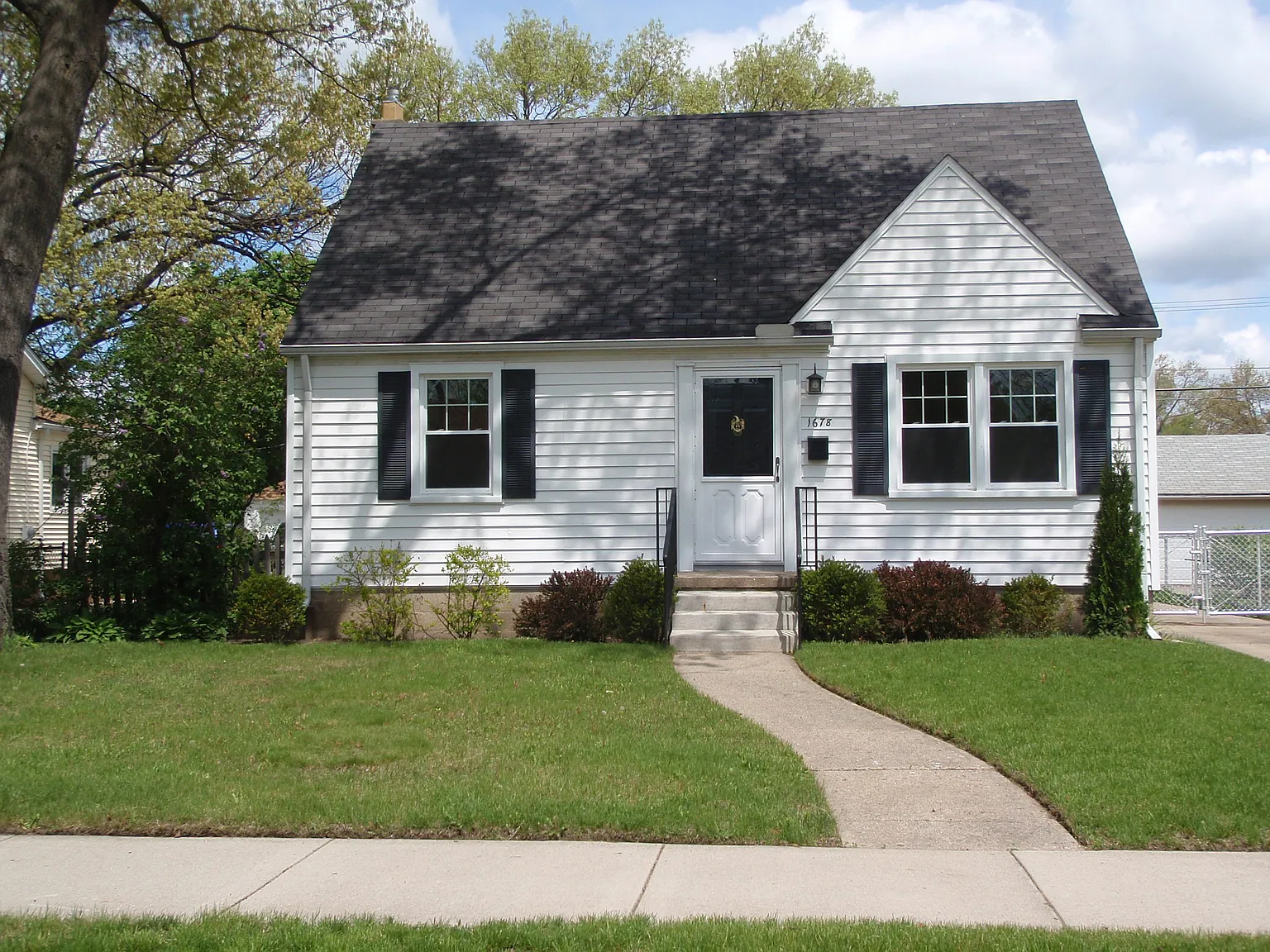 1678 Leroy St photo 1