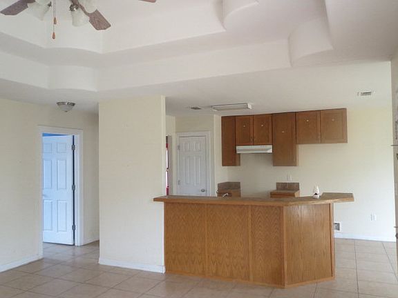 3rd image of 905 W La Quinta Dr