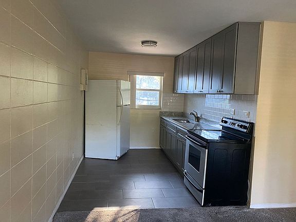 3rd image of 639 Ramona Ln #8