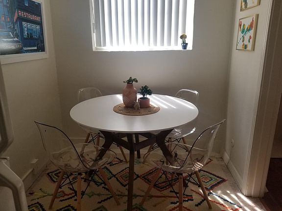 3rd image of 4846 Rosewood Ave APT 4