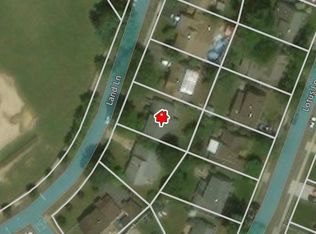 98 Land Ln, Westbury, NY 11590