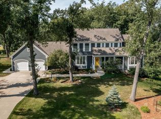 4101 Eagle Ridge Dr, Cedar Rapids, IA 52411