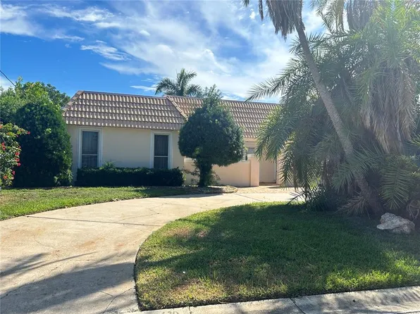 630 Emerald Ln, Holmes Beach, FL 34217