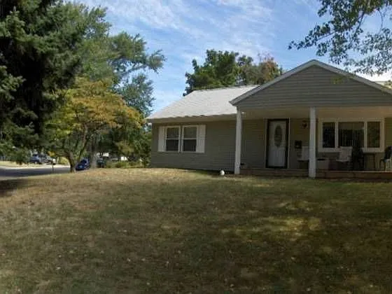 136 Elmwood Rd photo 1