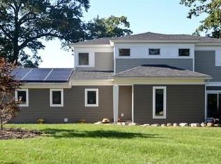 45 Lantern Ln, Burlington, MA 01803