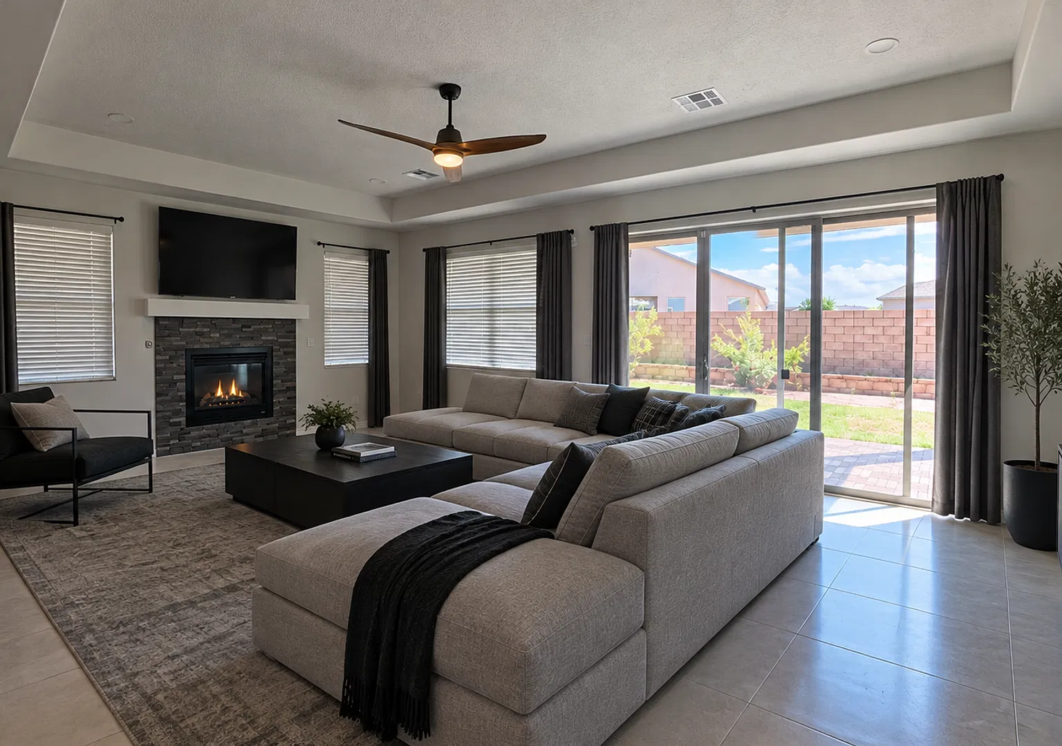 4 Bedrooms Rio Rancho — Photo 3