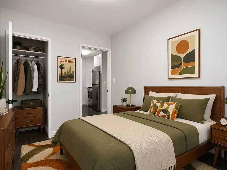 210 W 10th St #2D — Photo 4