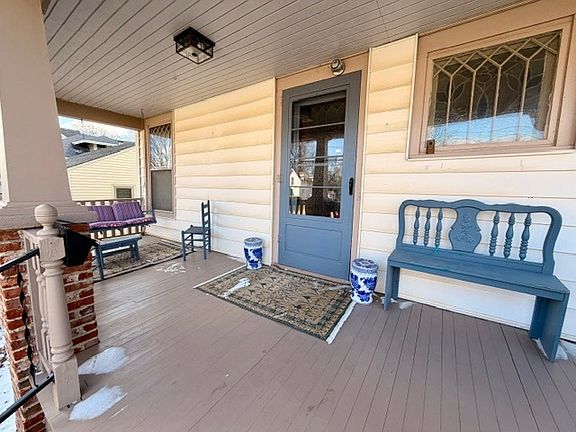 2nd image of 700 W Main St