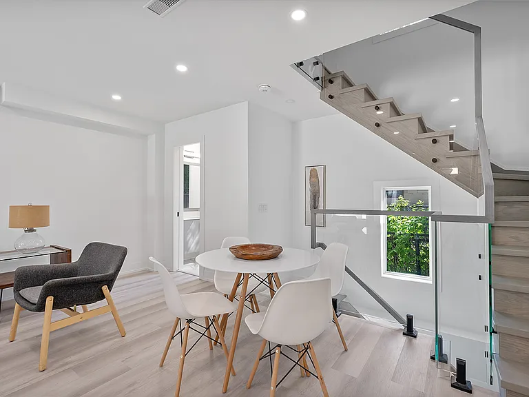 587 Oakwood Ave — Photo 116