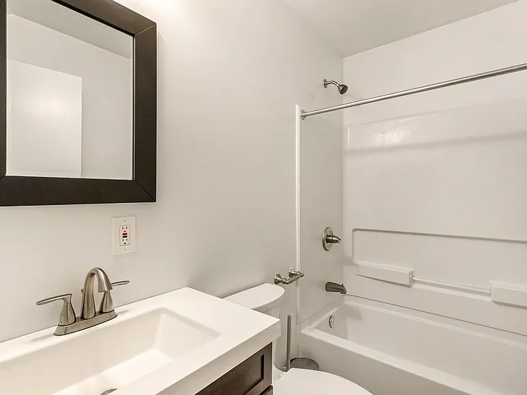 635 N Scott St — Photo 25