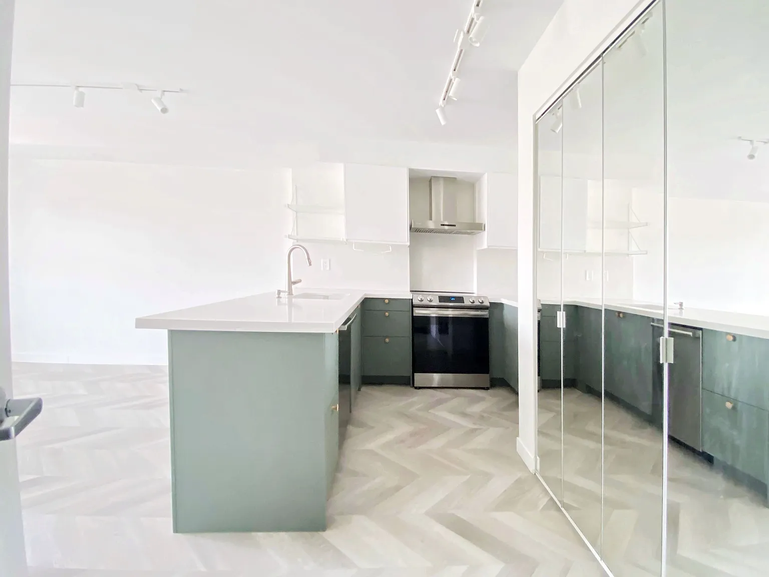 1 bed, $2,600 — Photo 3