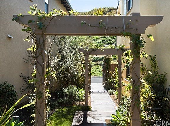 Entry Garden Trellises