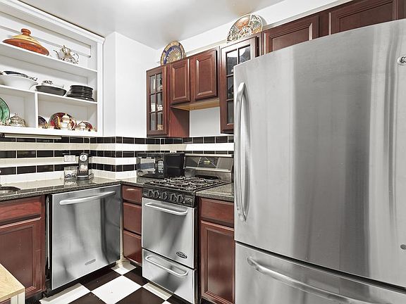 4th image of 1478 1st Ave #4L