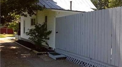 2nd image of 62 Winder St