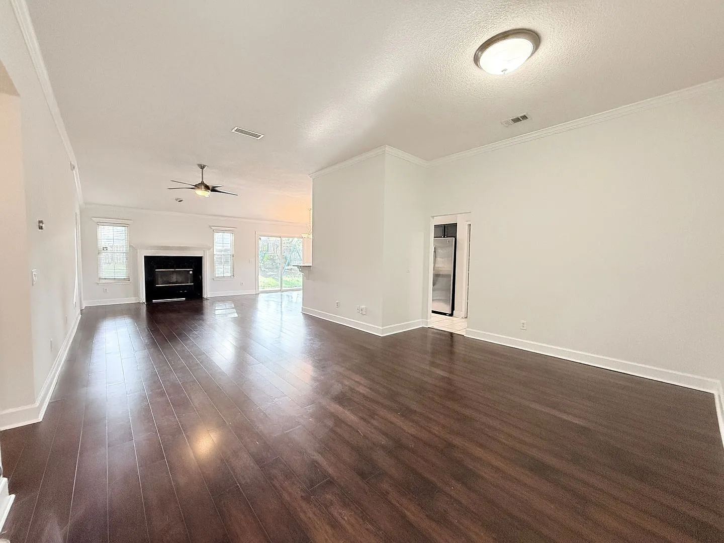 Freshly Updated 4BR with Huge Fenced Backyard — Photo 2