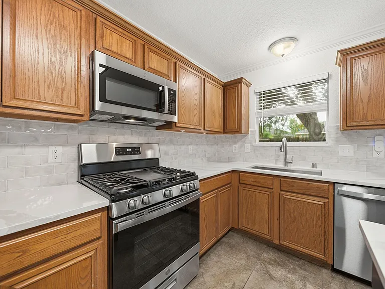 32334 Summer Park Ln — Photo 8