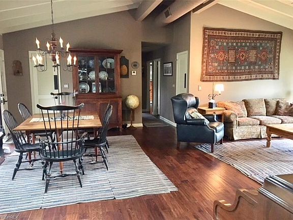 4th image of 358 Atterbury Blvd