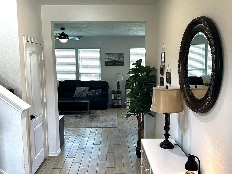5027 Hickory Deer Ln — Photo 3