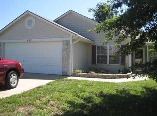 913 SW Hereford Dr, Grain Valley, MO 64029