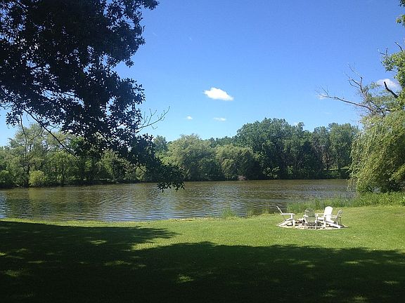 Private shore Gilfillan Lake