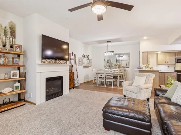 5466 Longview Ct Unit 2, Johnston, IA 50131