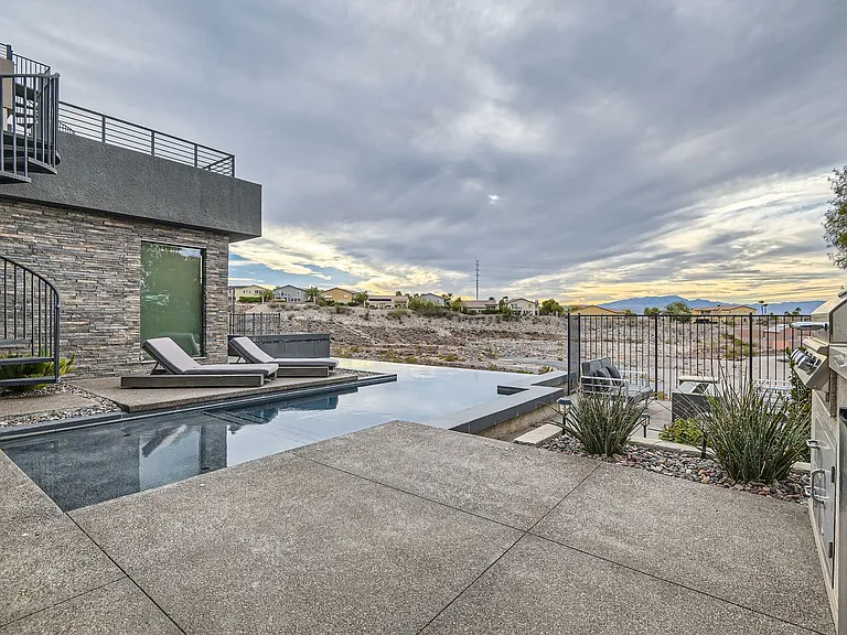 861 Vegas View Dr — Photo 22