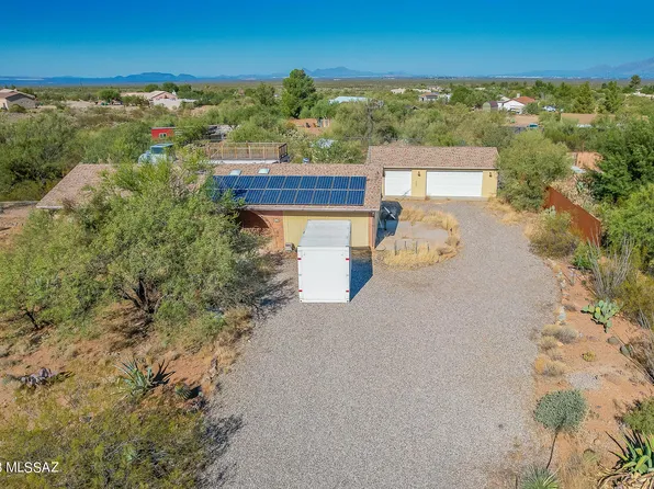 917 N Solar Dr, Vail, AZ 85641