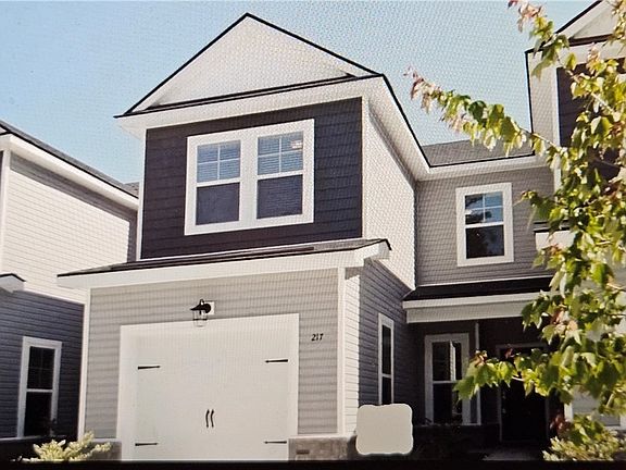 3rd image of 111 Pinebury Road