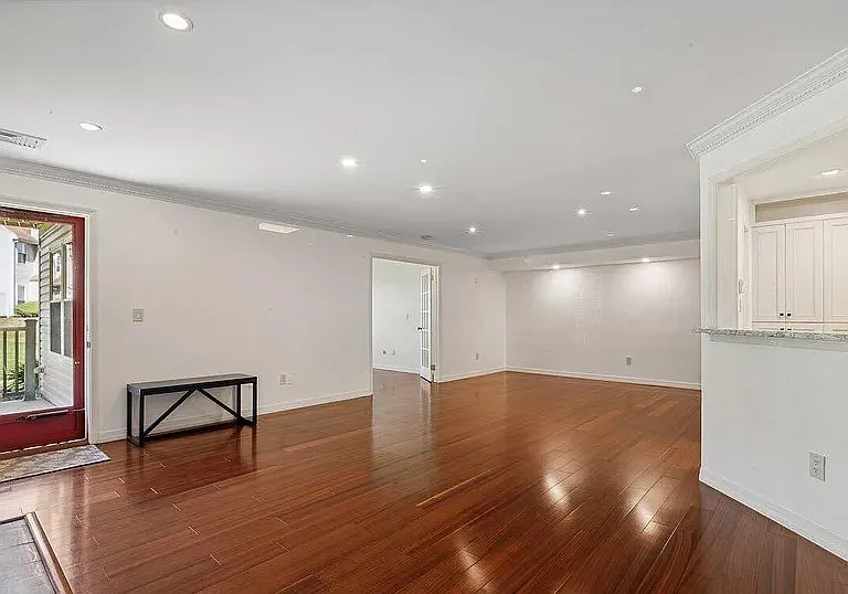 346 Mayfair Pl — Photo 2