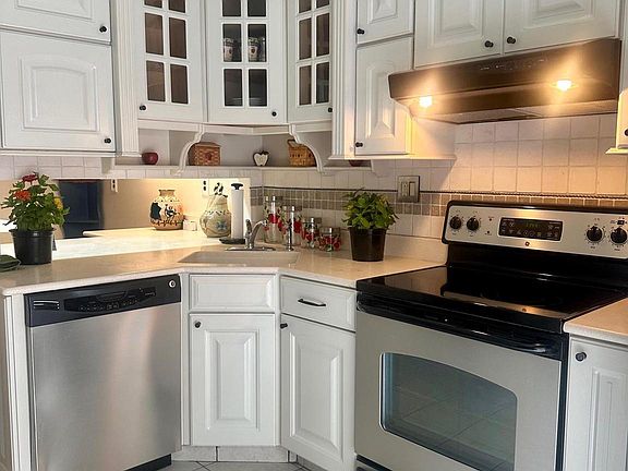3rd image of 34 Park Vallei Ln #34