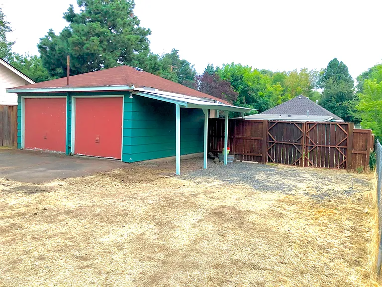 2611 Scott St — Photo 17