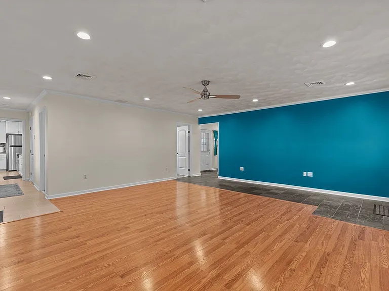 780 Meade Ln — Photo 7
