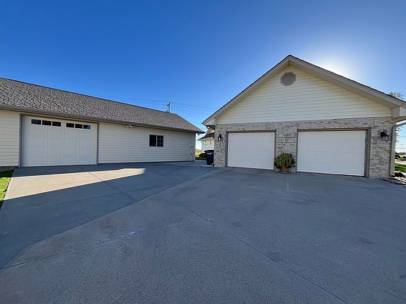 4th image of 825 Madden Rd