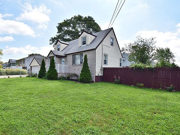2nd image of 905 6th St