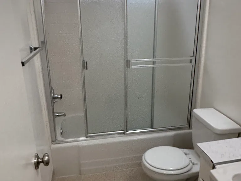 1009 N Hayworth Ave #4 — Photo 15