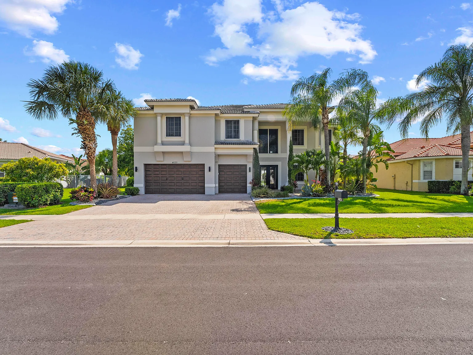 6 bed, 4.0 bath, 4177 sqft, $14,000 — Photo 3