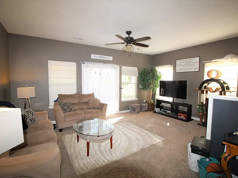 1014 Homestead Rd — Photo 6