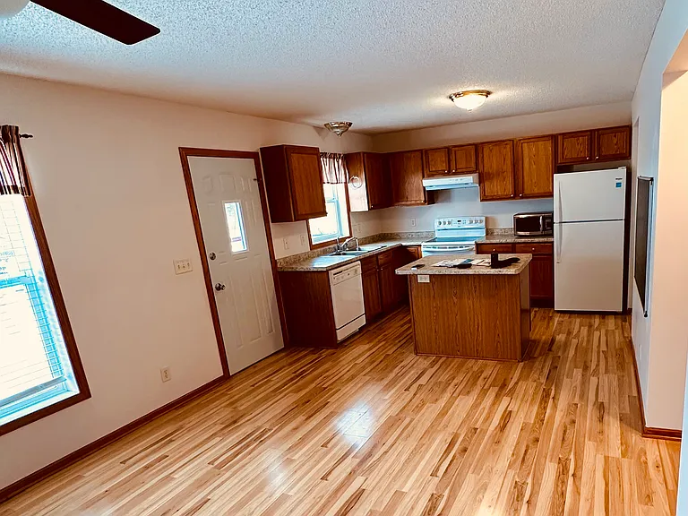 335 Sherwood Ave — Photo 6