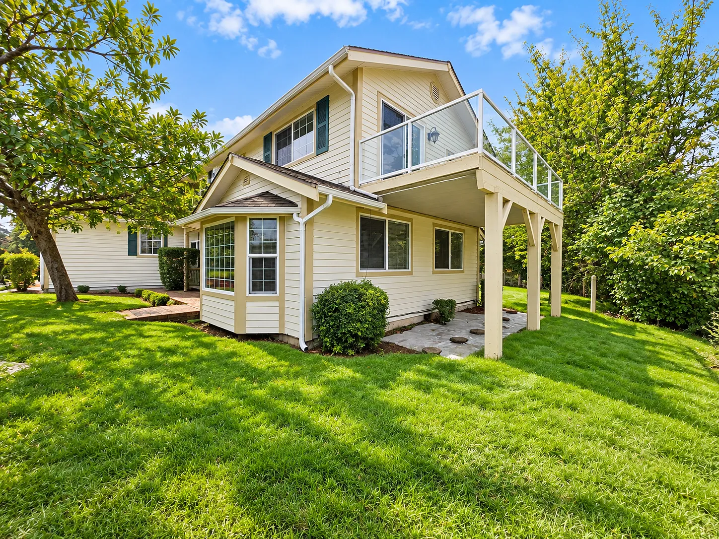 3 bed, 2.5 bath, 1735 sqft, $3,295 — Photo 3