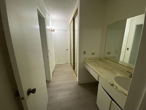 4th image of 620 N Kenwood St Unit 312