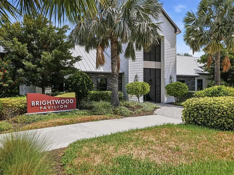 9108 Royal River Cir — Photo 34