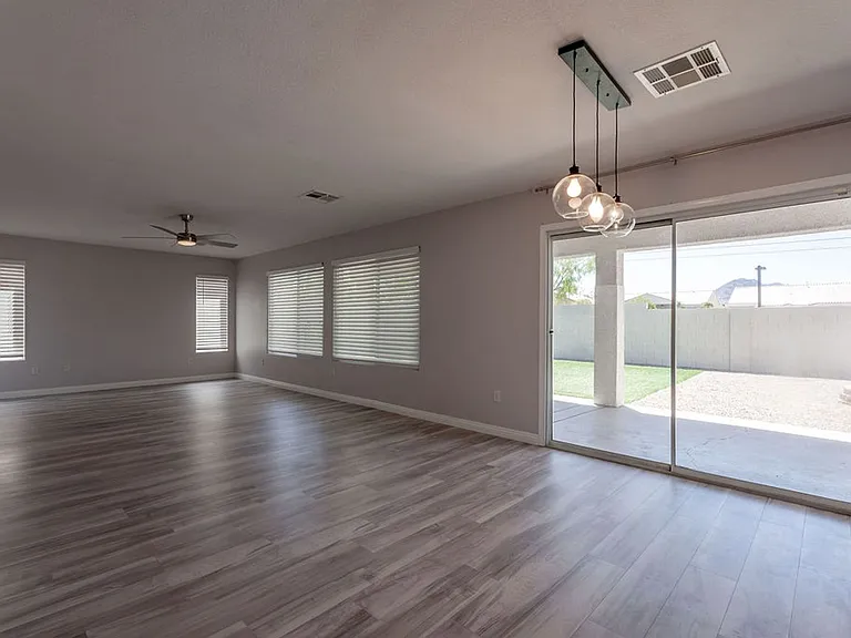 1109 Devon Downs Ave — Photo 5