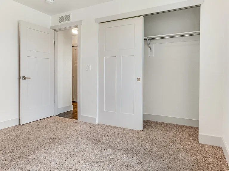 110 Parkview Ct — Photo 45