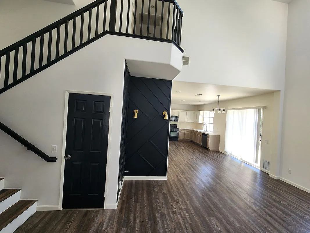 3 bed, 2.5 bath, 1425 sqft, $3,500 — Photo 3