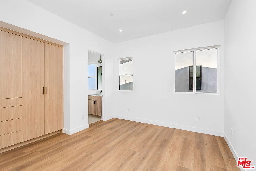 2 bed, 2.0 bath, 896 sqft, $3,500 — Photo 3