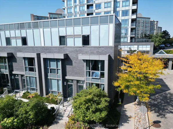 18 Graydon Hall Dr #Townhouse 12, Toronto, ON M3A 0A2
